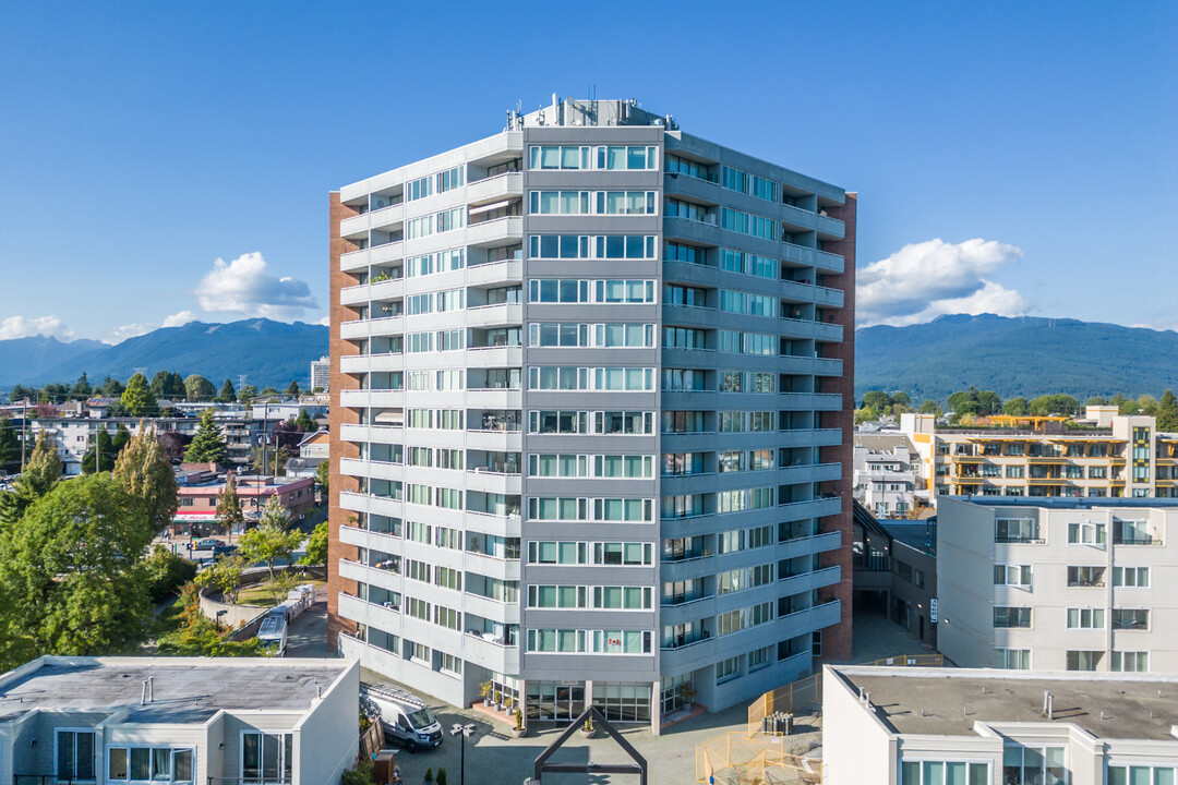 Ingleton Place in Burnaby, BC - Building Photo