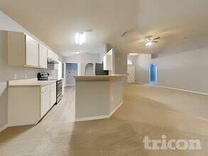 7439 Lawn Tennis Ln in Jacksonville, FL - Foto de edificio - Building Photo