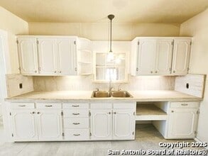 11266 PR 37 in Lakehills, TX - Building Photo - Building Photo