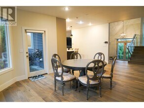 54XX W Vista Ct in West Vancouver, BC - Building Photo - Building Photo