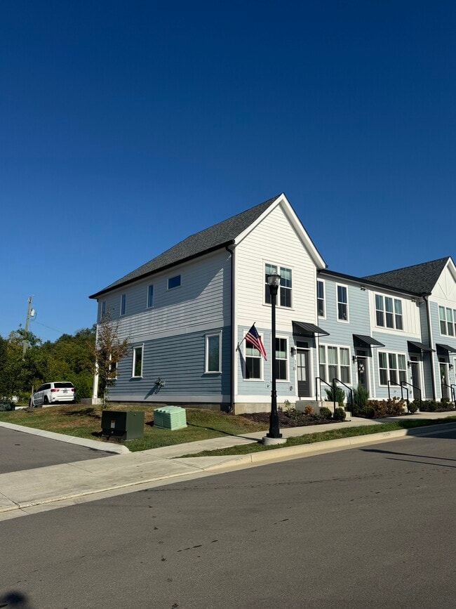111 Stella Dr in Nashville, TN - Foto de edificio - Building Photo