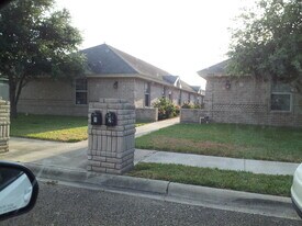 1101 Stonehaven Blvd, Unit 2 in Edinburg, TX - Building Photo