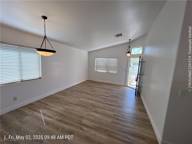 1064 Bootspur Dr in Henderson, NV - Building Photo - Building Photo