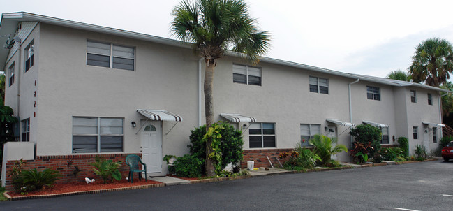 4220 NE Indian River Dr in Jensen Beach, FL - Building Photo - Building Photo