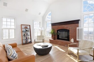 10 Castle Rd in Irvington, NY - Building Photo - Building Photo