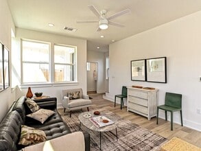 1116 Atkinson Rd in Austin, TX - Building Photo - Building Photo