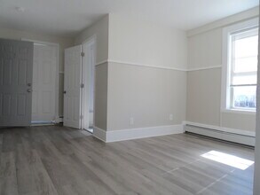 17 Sewall St, Unit 3 in Somerville, MA - Building Photo - Building Photo