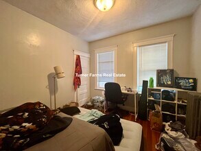 30 Adams St, Unit 2 in Medford, MA - Foto de edificio - Building Photo