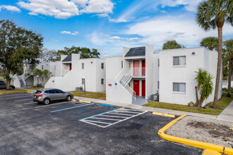 Peppertree Apartments in Ft. Myers, FL - Building Photo - Building Photo