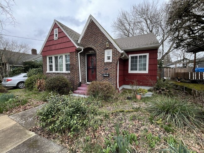 5535 SE Stark St in Portland, OR - Building Photo - Building Photo