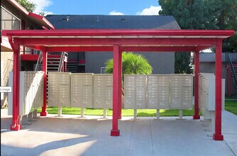 Casa Del Sol in San Bernardino, CA - Foto de edificio - Building Photo