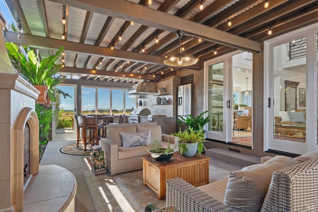 39 S Newport Dr in Napa, CA - Building Photo