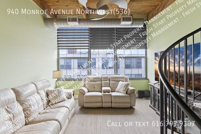 940 Monroe Ave NW in Grand Rapids, MI - Building Photo - Building Photo