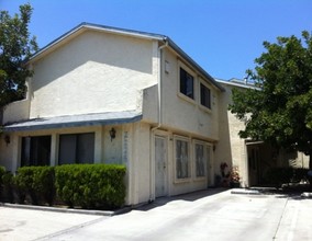 Pacific Beach Apartments in San Diego, CA - Building Photo - Building Photo