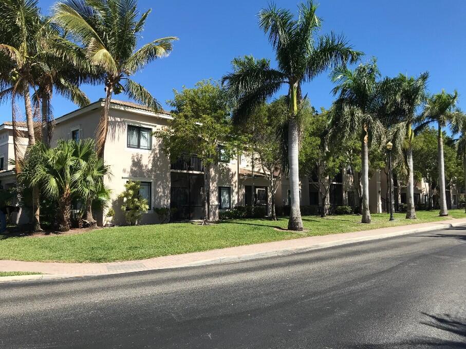 2808 Amalei Dr in Palm Beach Gardens, FL - Building Photo