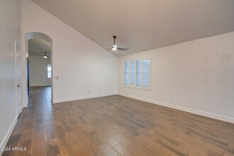2203 E Crest Ln in Phoenix, AZ - Building Photo - Building Photo