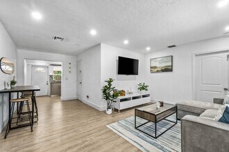 814 Franklin Rd in West Palm Beach, FL - Building Photo - Building Photo