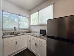 1405 Moore St in Commerce, TX - Building Photo - Building Photo