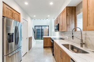 1312 N Prairie Ave in Dallas, TX - Building Photo - Building Photo