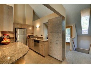 3004 Lake Shore Dr in Minneapolis, MN - Building Photo - Building Photo