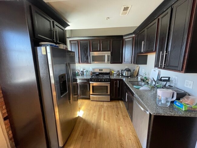 18 Perrin St, Unit #2 in Boston, MA - Foto de edificio - Building Photo