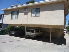 15204 Dickens St in Sherman Oaks, CA - Building Photo - Building Photo