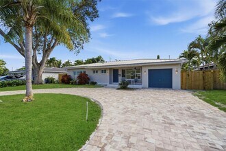 1706 NE 28th Dr in Wilton Manors, FL - Foto de edificio - Building Photo