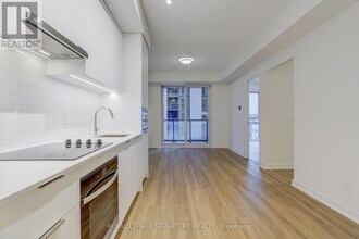 3071 Trafalgar Rd in Oakville, ON - Building Photo - Building Photo