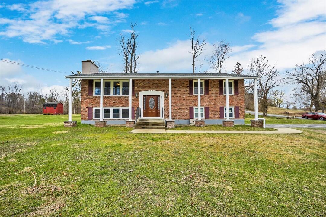 9 Heather Dr in Wappingers Falls, NY - Building Photo