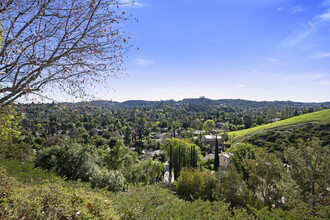 22254 Dumetz Rd in Woodland Hills, CA - Building Photo - Building Photo