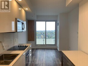 75 Canterbury Pl in Toronto, ON - Building Photo - Building Photo