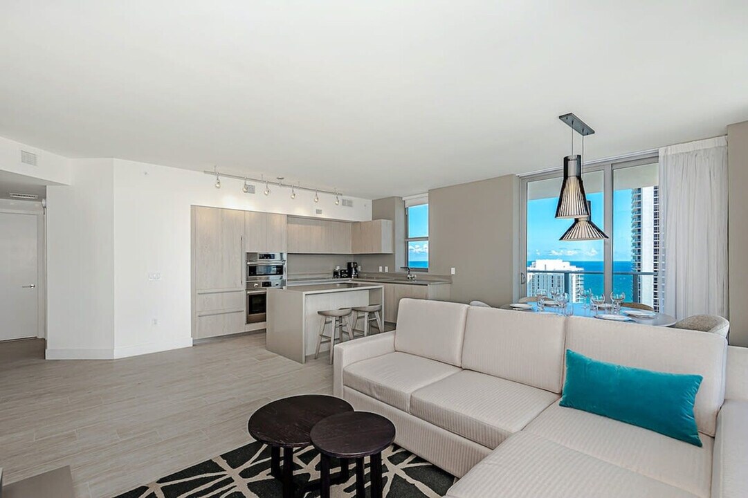 4010 S Ocean Dr in Hollywood, FL - Building Photo