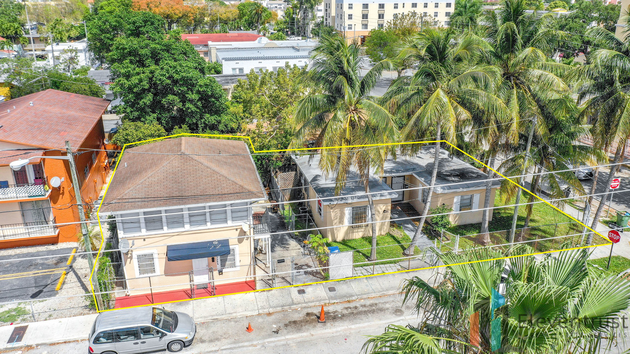 345 Sw 9 Ave in Miami, FL - Building Photo