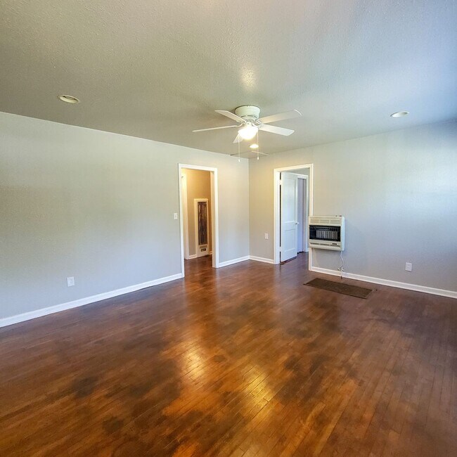 1028 W Wood St Rentals in Shawnee, OK