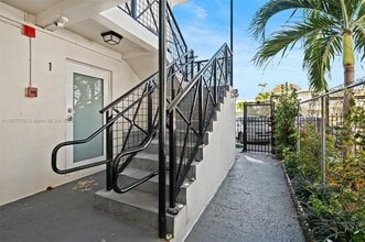 7315 Byron Ave, Unit 1 in Miami Beach, FL - Building Photo - Building Photo