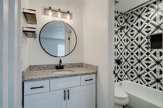 307 Lone Oak Cir in Euless, TX - Building Photo - Building Photo