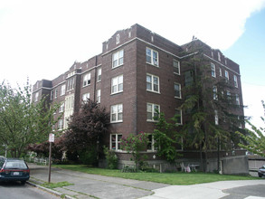 Randolph Apartments in Seattle, WA - Building Photo - Building Photo