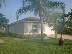 317 Jennings Ave in Greenacres, FL - Building Photo - Building Photo