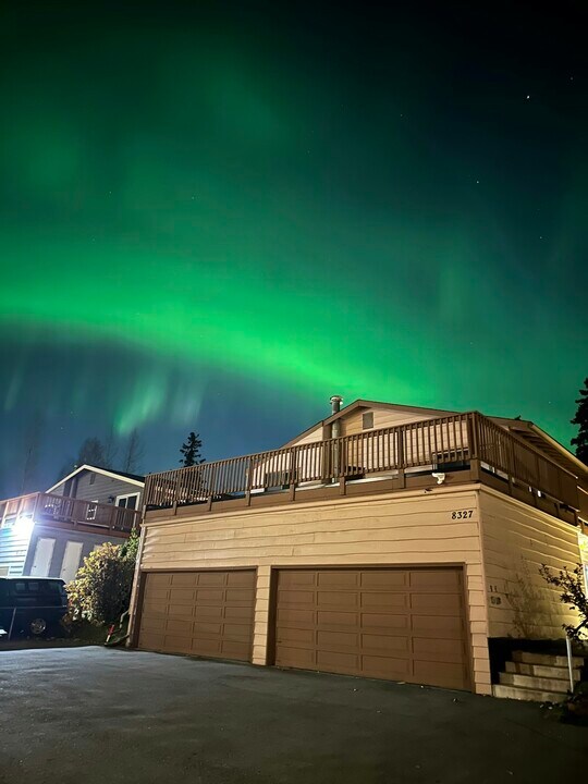 8327 Jewel Lake Rd in Anchorage, AK - Building Photo