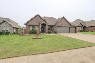 2301 SW Montana Ave in Bentonville, AR - Building Photo - Building Photo