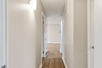 1904 Wickham Way in Louisville, KY - Building Photo - Building Photo