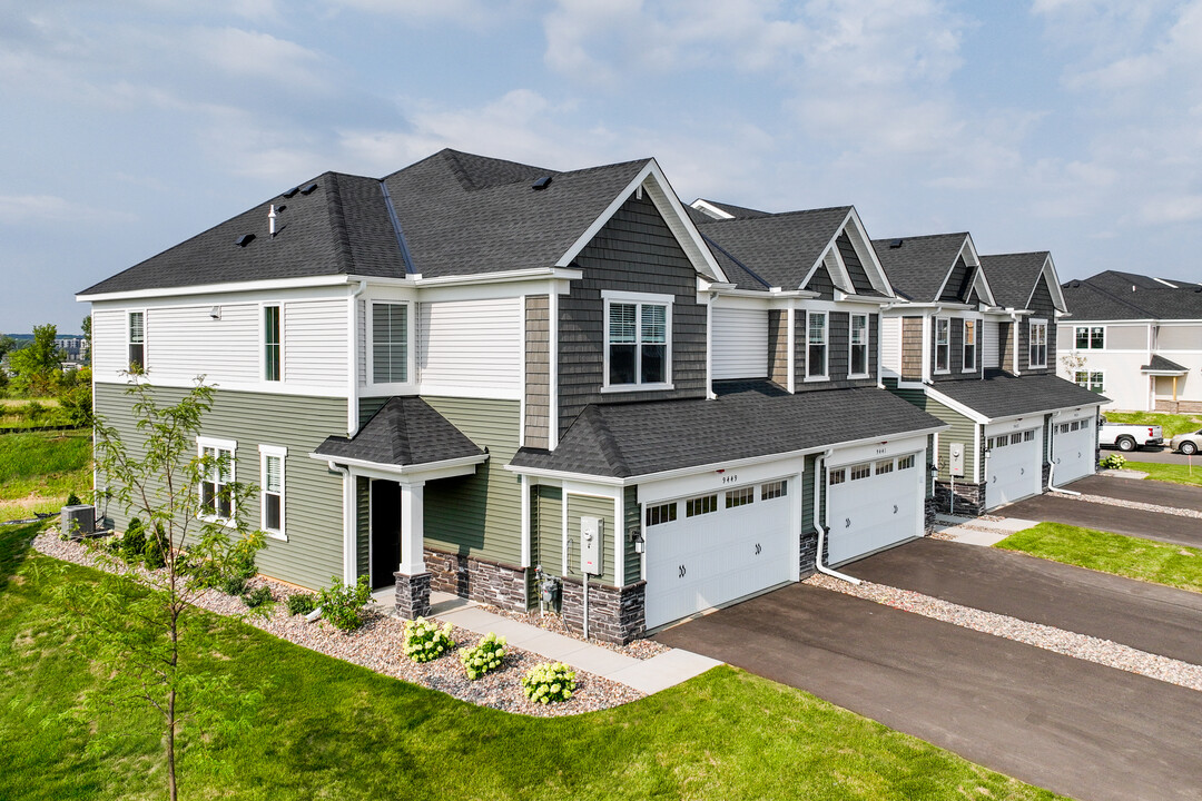 Bentley Village in Lake Elmo, MN - Foto de edificio