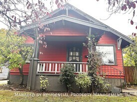 214 NE Bryant St in Portland, OR - Building Photo