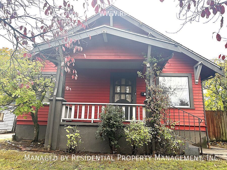 214 NE Bryant St in Portland, OR - Building Photo