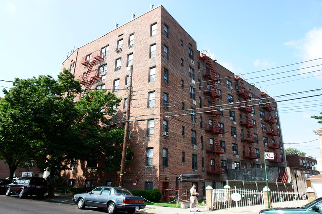 Wendy Building in Flushing, NY - Foto de edificio - Building Photo