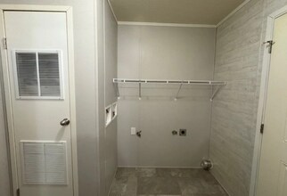 105 Nicole Ct in Howell, MI - Foto de edificio - Building Photo