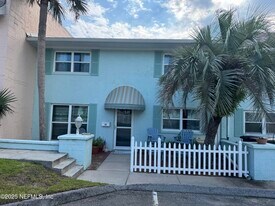 2233 Seminole Rd in Atlantic Beach, FL - Building Photo