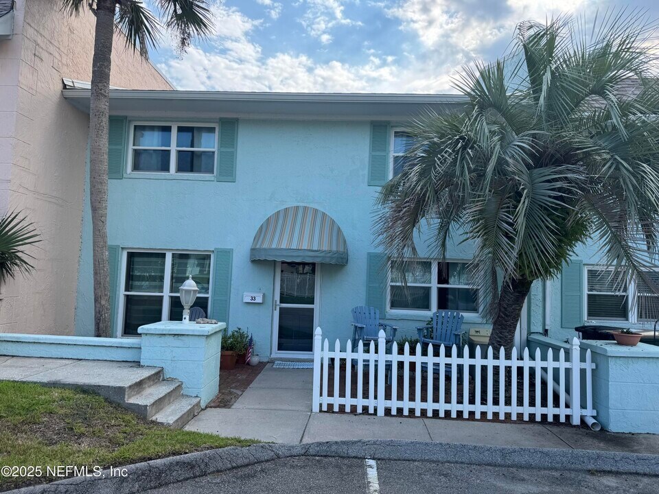 2233 Seminole Rd in Atlantic Beach, FL - Building Photo