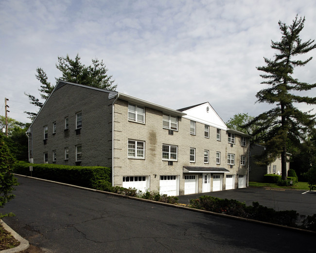 The Cloister Apartments in Ridgewood, NJ - Building Photo - Building Photo