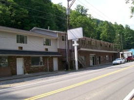 E Route 10 in Pineville, WV - Building Photo